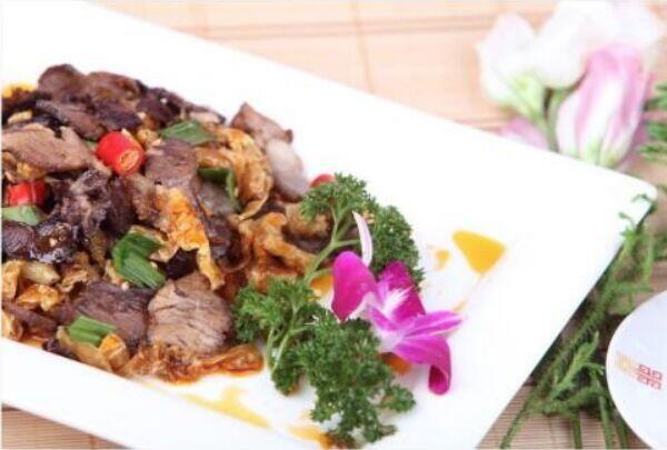 Stir-Fried Spiced Beef w. Dried Pepper & Garlic