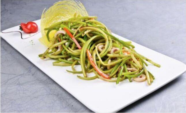 Fried Squid w. Garlic Moss