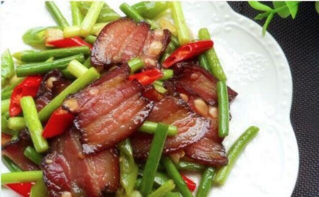Stir-Fried Bacon w. Garlic Moss